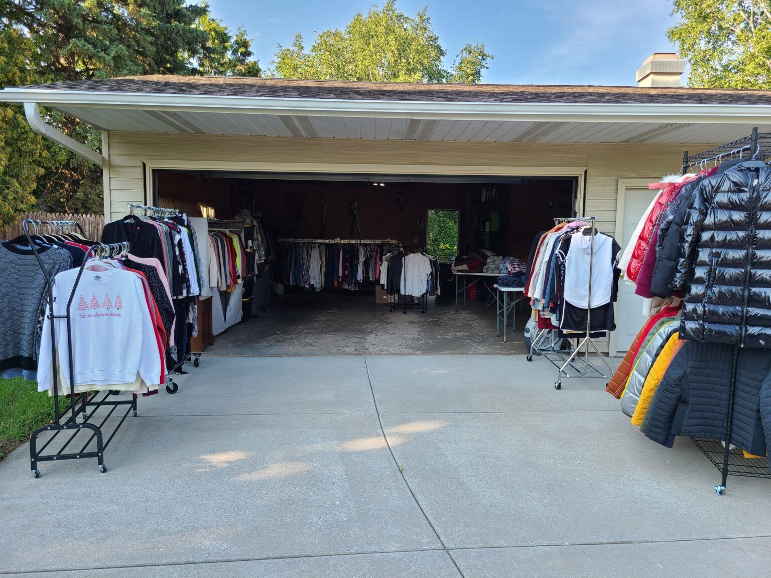YARD SALE: COATS, SUITS, CLOTHES EXCELLENT CONDITION